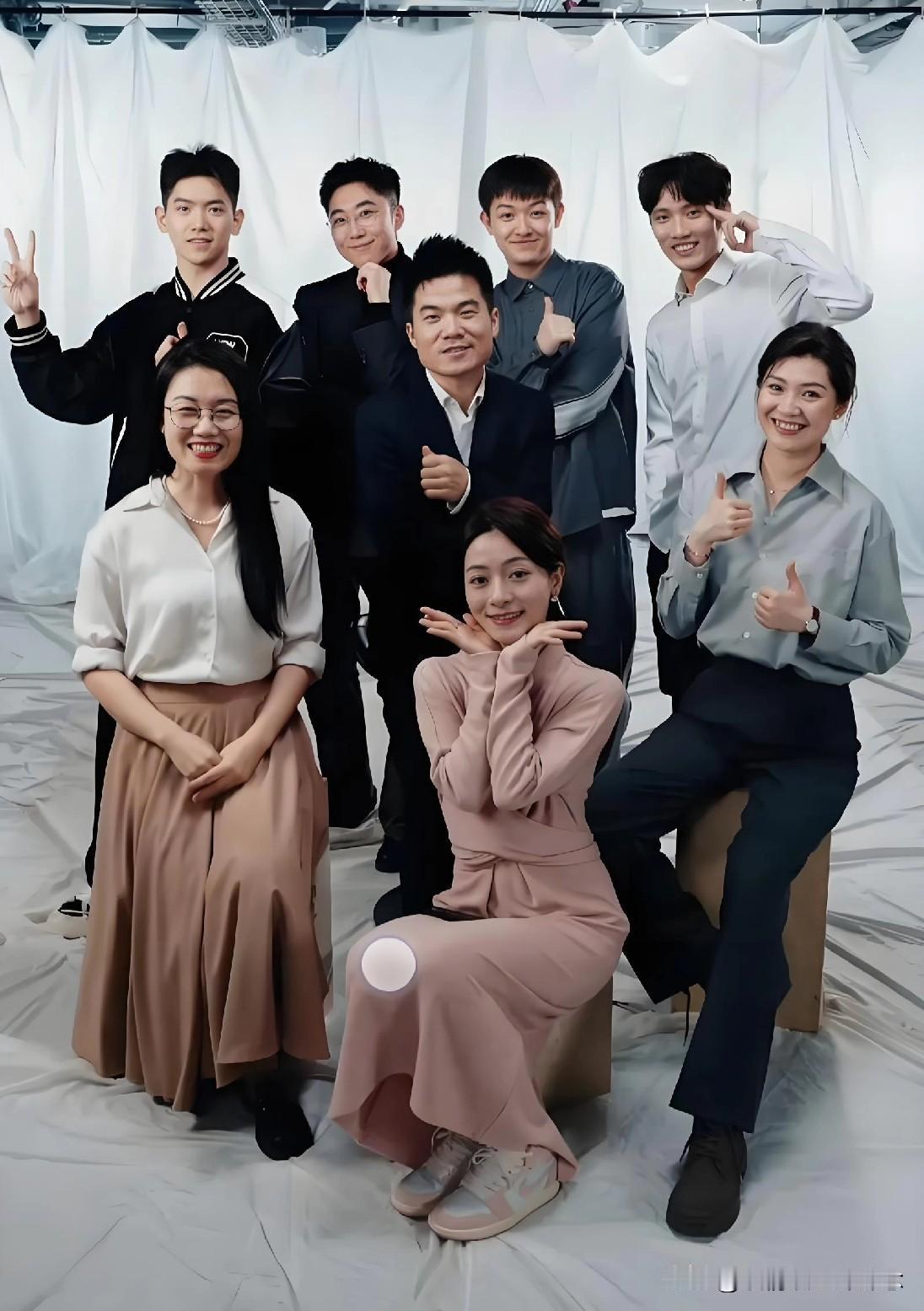 一年时间，1000万！
谁还记得去年11月21日？
“与辉同行”粉丝突破2500