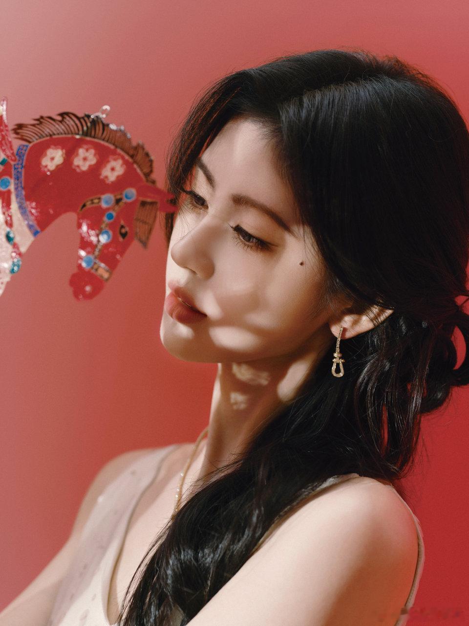 鞠婧祎工作室发图新年有红包抢还有美照看