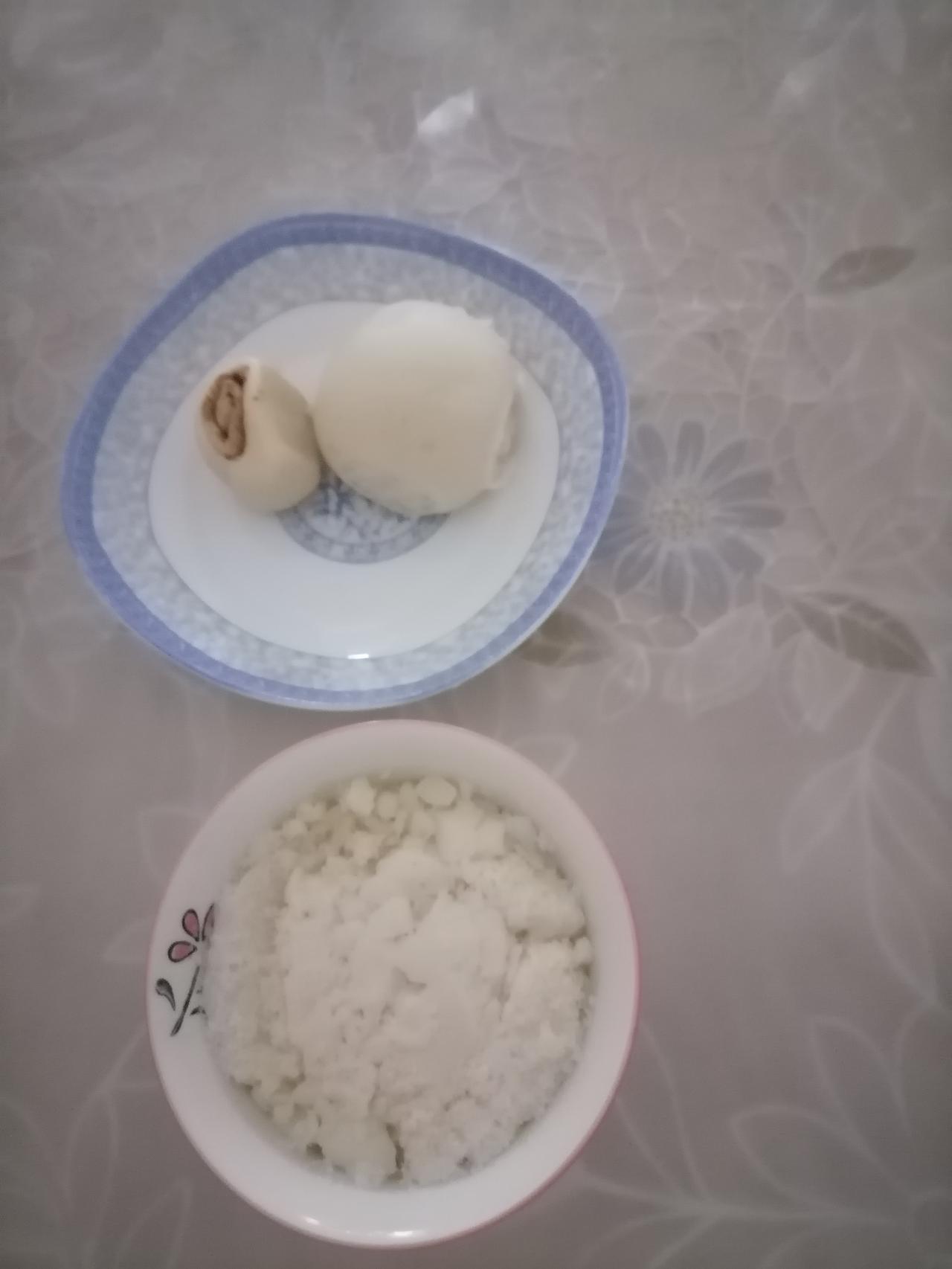 夏天有没有人和我一样，特别爱吃豆腐花的？
其实自己在家做豆腐花一点都不难。
每到