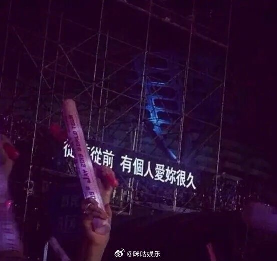 #周杰伦首次发起手势舞挑战##周杰伦手势舞挑战# 周杰伦的歌词总是浪漫的代名词“
