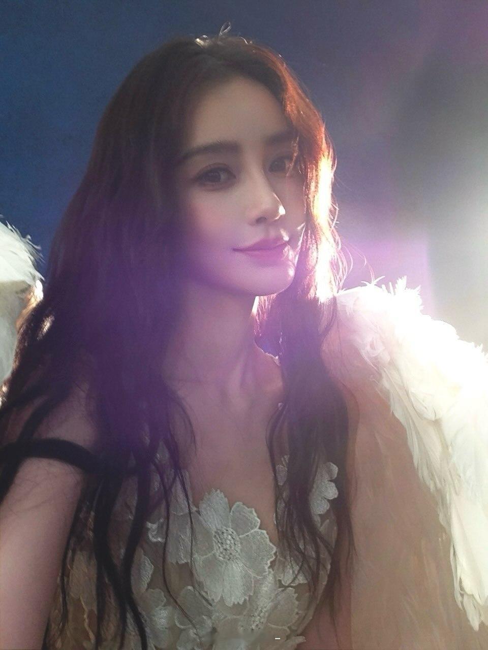 angelababy |杨颖 “春生草木 夏为蔓枝 爱意春生 四季不止”​​​