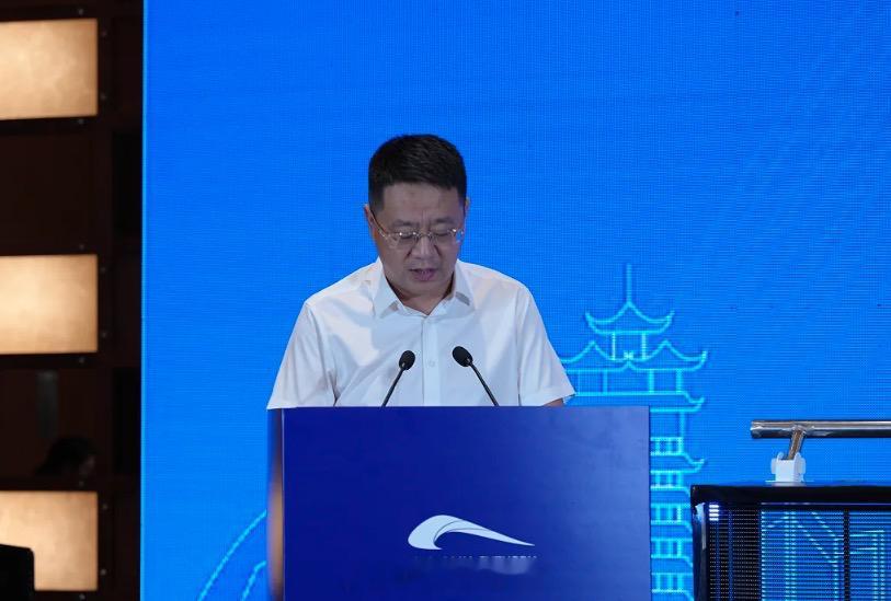 国铁播报【成都轨道集团董事长及总经理双双调整】7月8日，成都轨道交通集团发布公告