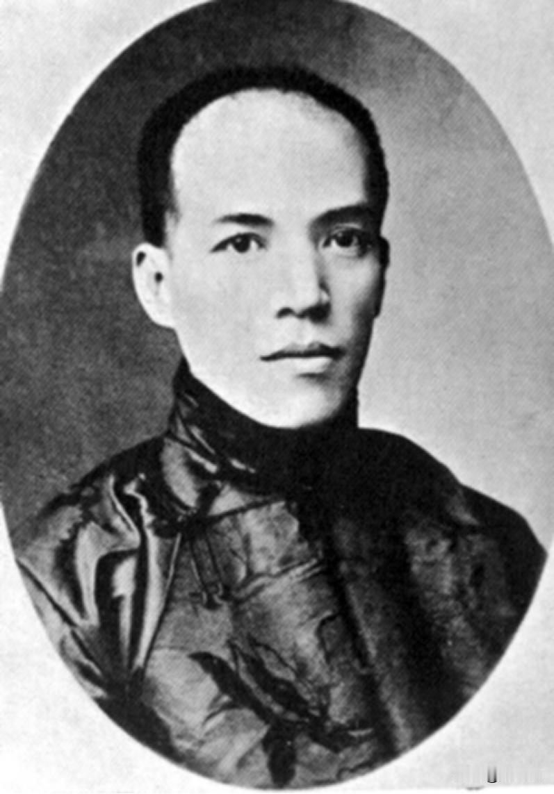 [微笑]1926年，梁启超因尿血住进了医院，医生查出他的肾脏出问题了，必须进行手
