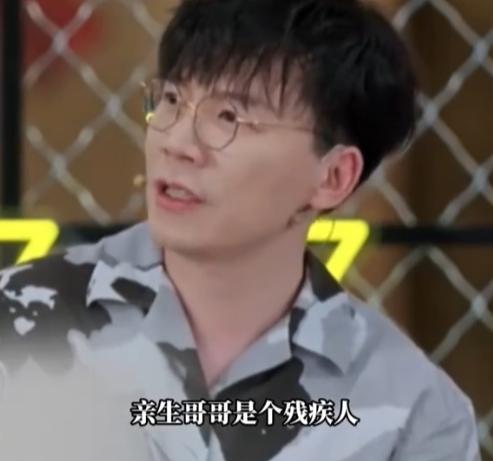 看到陈铭讲述自己哥哥的经历，才更能理解为什么黄奕的女儿不能出道。

陈铭父亲因破