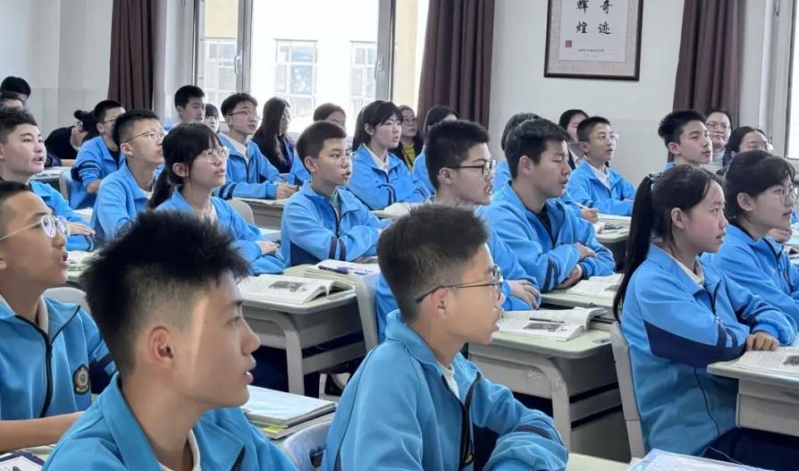 初中阶段，真正的学霸都有这五个特征！

1、真正的学霸基本上是没有粗心这个问题的