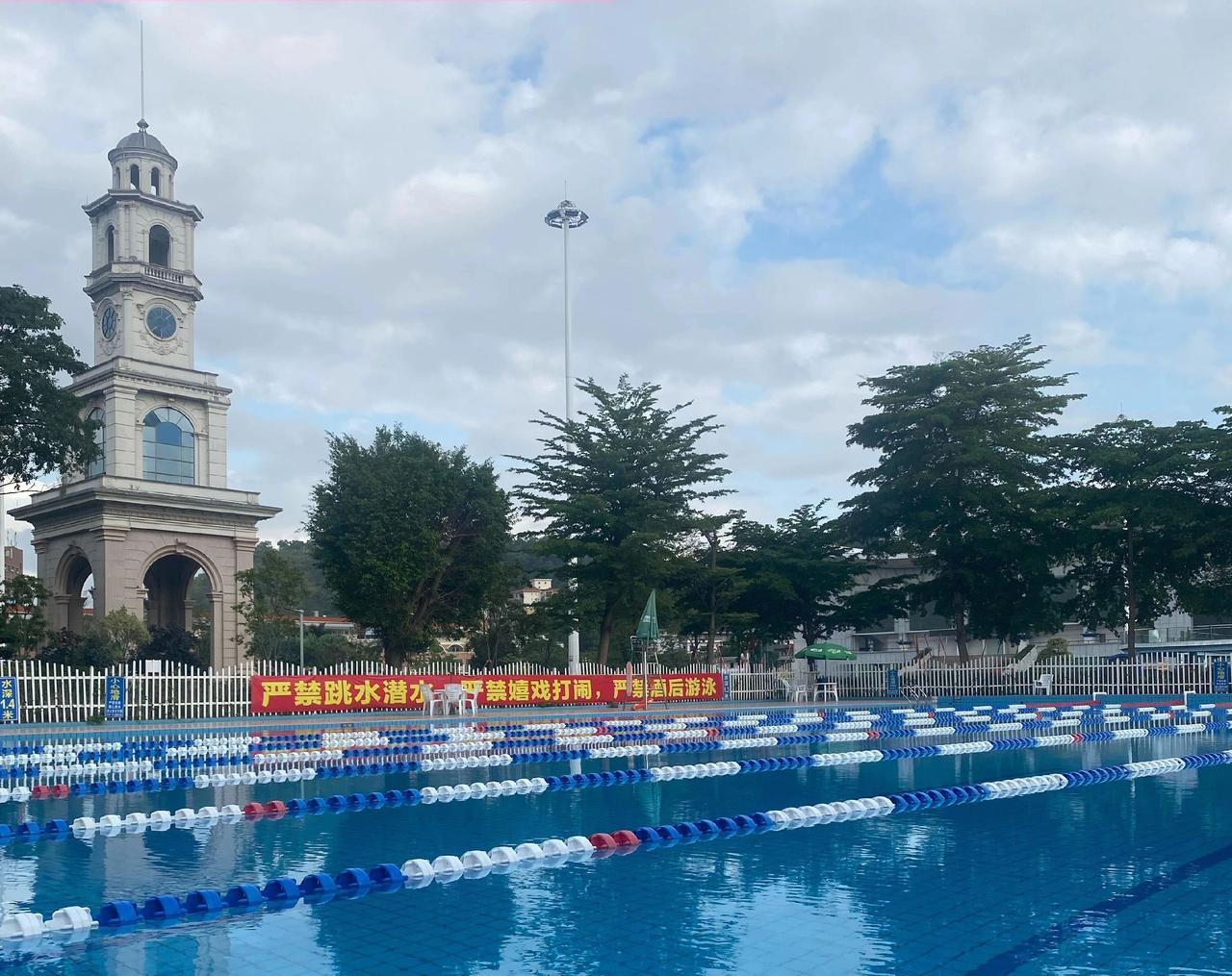 夏日开游｜凤岗体育馆游泳池5.1正式营业！泳教头陪你清凉一夏
 
万众期待！凤岗
