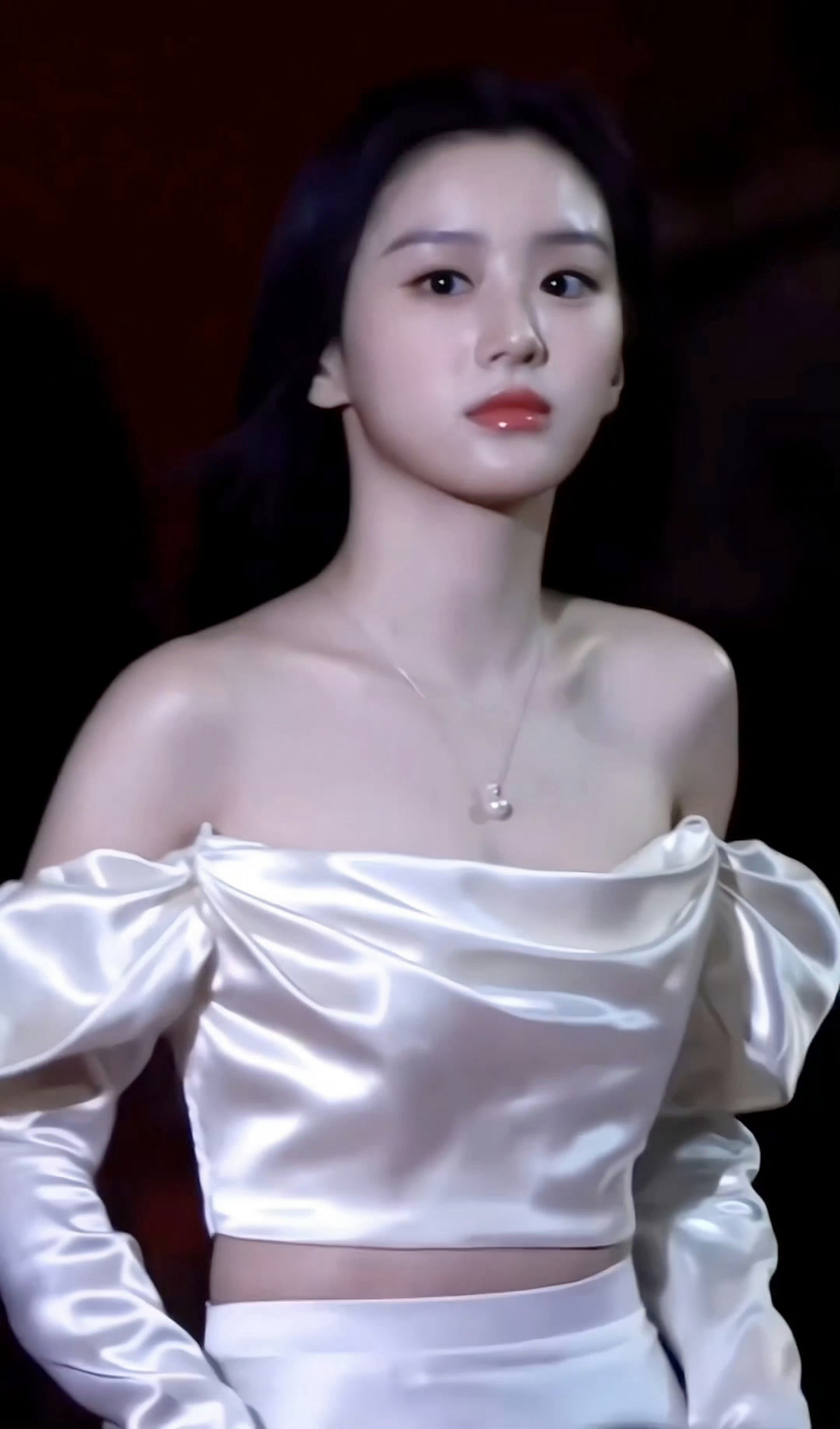 美女是由99%的好皮肤组成（感叹一下一身好皮肤太美了…. ​​​