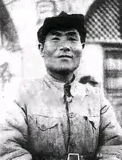 何畏是红四方面军中有重要影响的人物，其生平经历丰富且充满争议，具体如下：
 
-