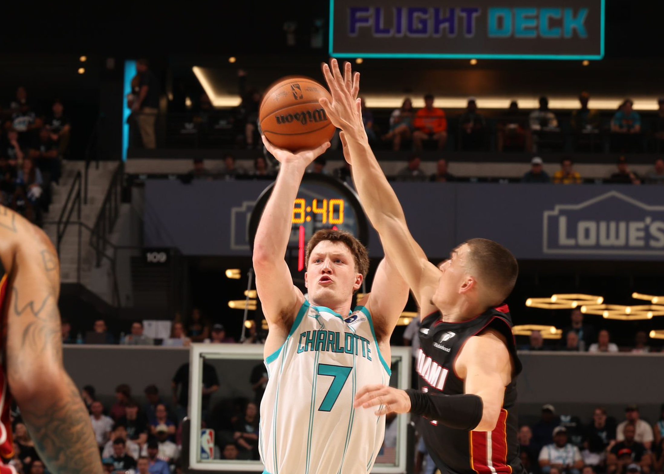 两场附加赛，克尼佩尔合计22中5，三分11中1，共拿到17分，表现和常规赛判若两