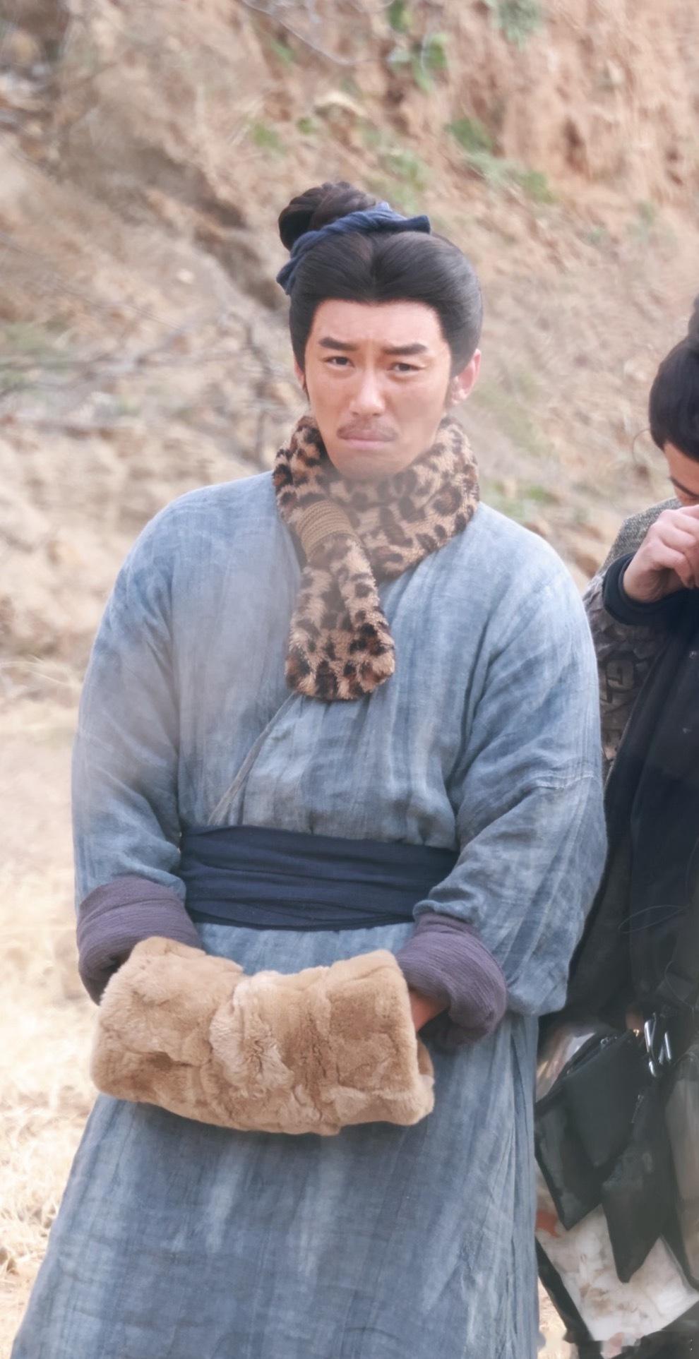 代旭挖土中，我都觉得这个造型莫名的很可爱 