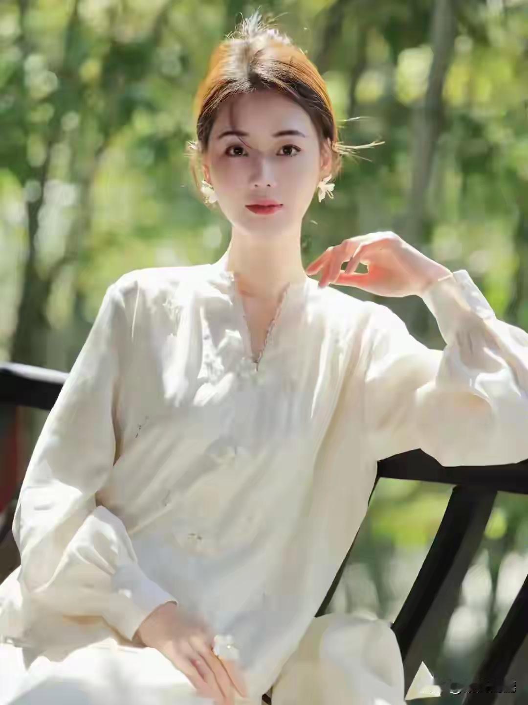 徐州一佳人仙姿玉色，堪称上帝吻过的容颜，美得让人移不开眼