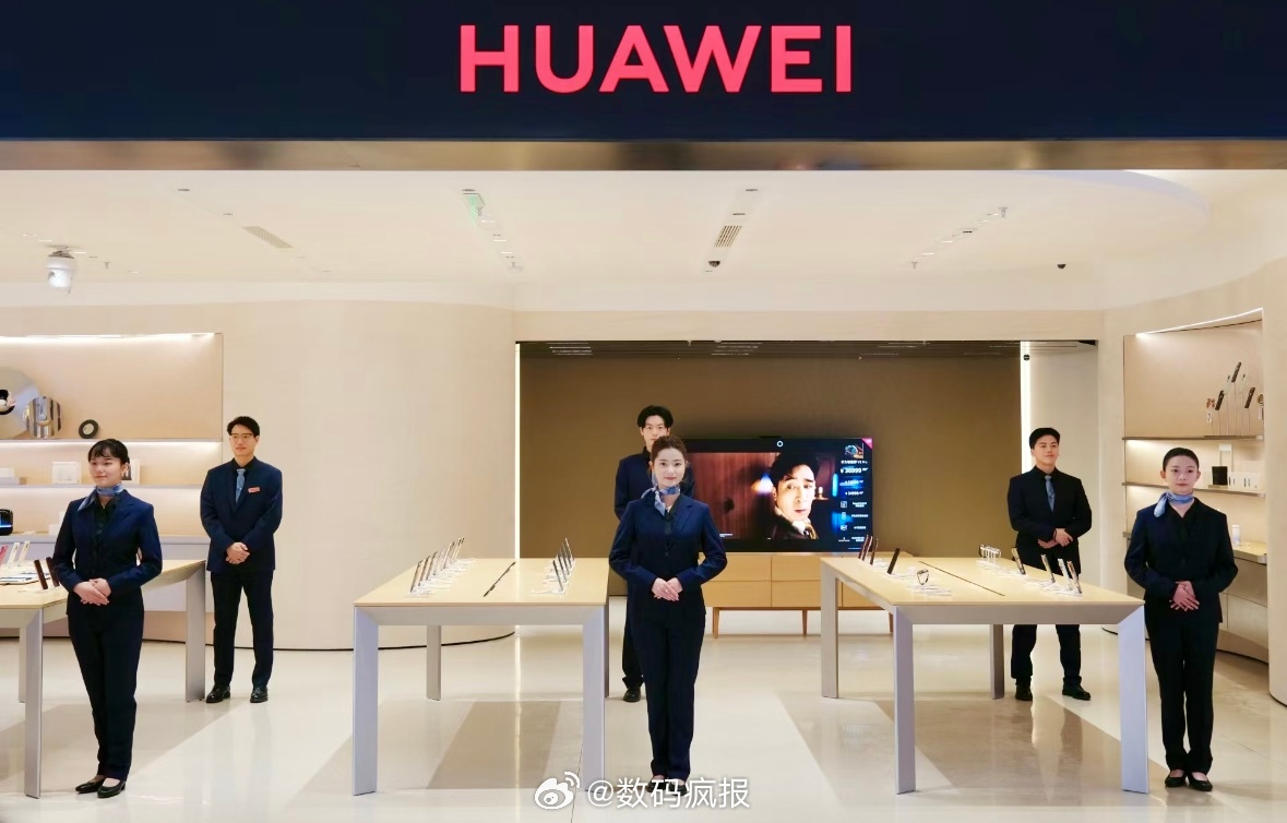 武汉SKP华为门店，这装修、这店员算什么档次？[doge]（图源网） 