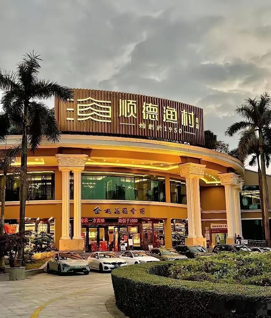顺德渔村大酒楼的保安驱赶避雨母子这件事，你真以为错全在保安身上？根本不是。保安一