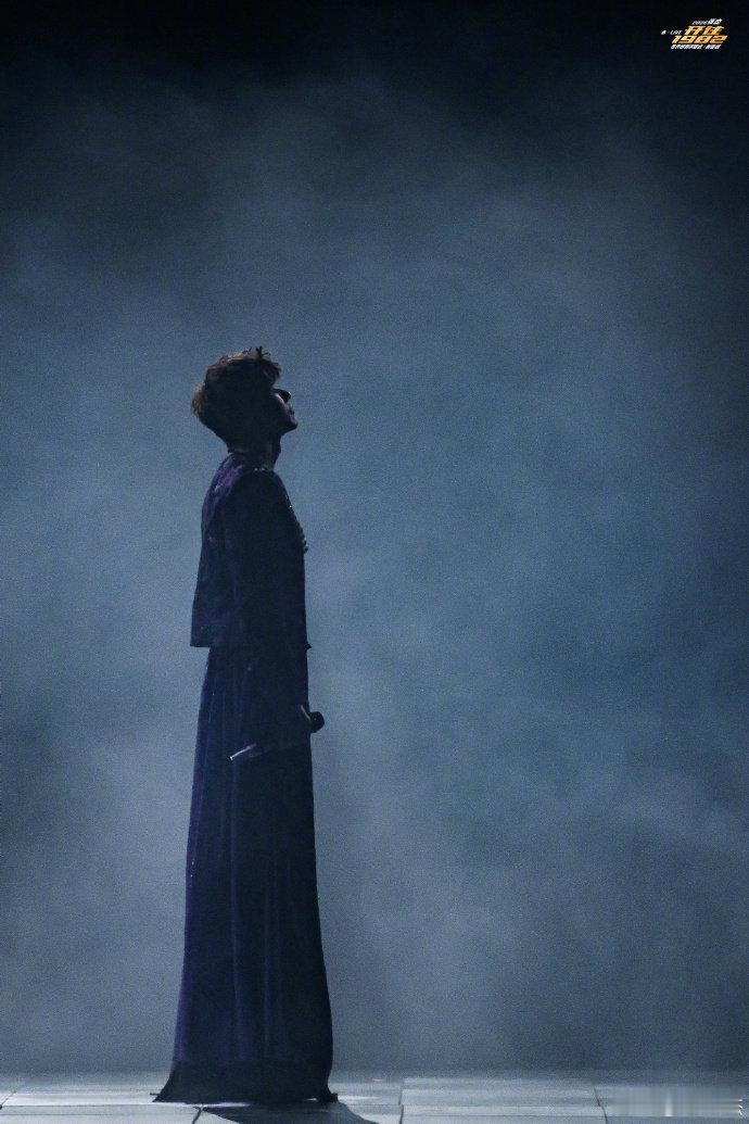 张杰在万得福的未来福尽兴唱吧张杰把所有的热情和感动都留在最后一场了！唱老歌、落热