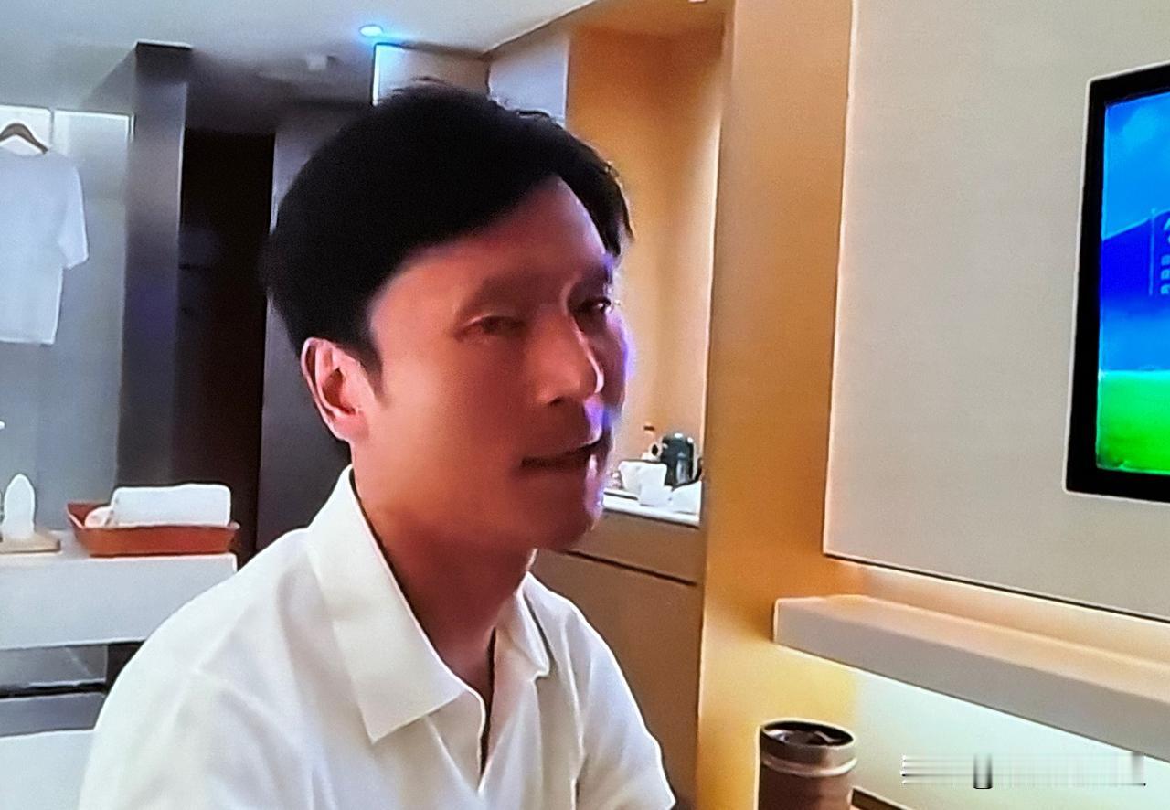 还是喜欢看刘伟元的视频。
刘委员从一个帅气漂亮的小伙子，现在骑车骑的满头白发，真