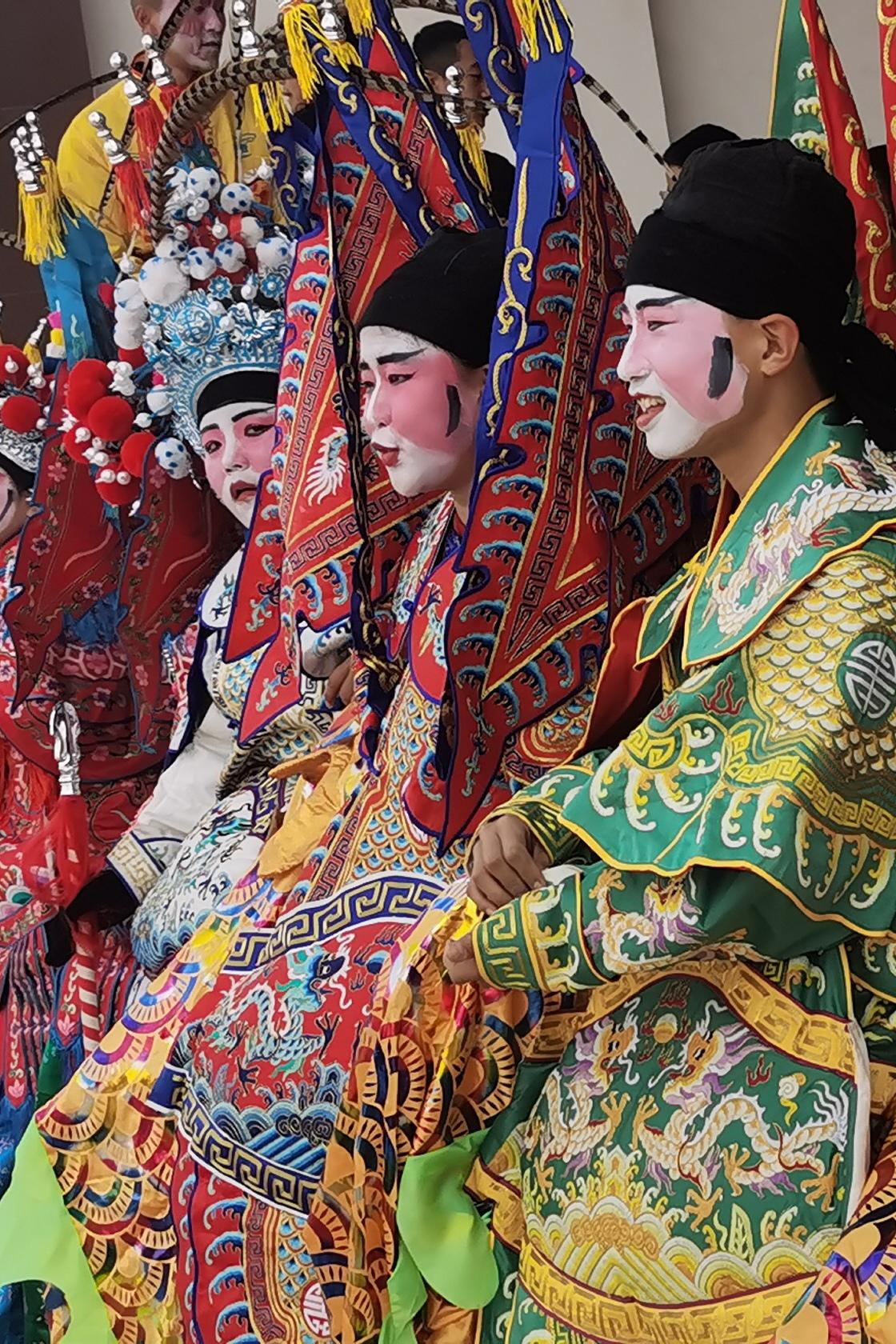 今天有时间去乐都老鸦村看社火，乐都老鸦社火在河湟地区还是很有名，有名的原因是老鸦