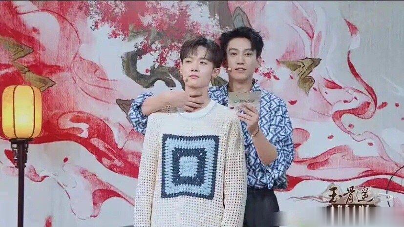 #玉骨遥点映礼没有王楚然#所以，王楚然为什么没来玉骨遥点映礼啊？[思考][思考]