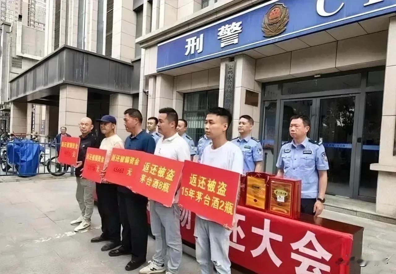 宝鸡警方集中发还160余万元涉案钱物

9月16日，高新公安分局举行赃款赃物发还