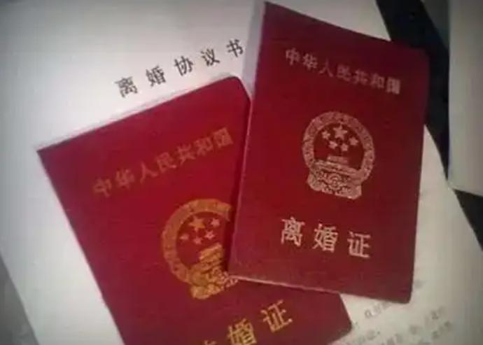 一个男人在妻子哺乳期出轨，让第三者怀了孕，却用“性格不合”四个字把婚离了。
 