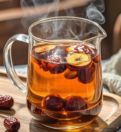 女人到了一定的年龄
很害怕过冬天的
她们手脚冰凉
头和脸也害怕冷
要经常围围巾戴