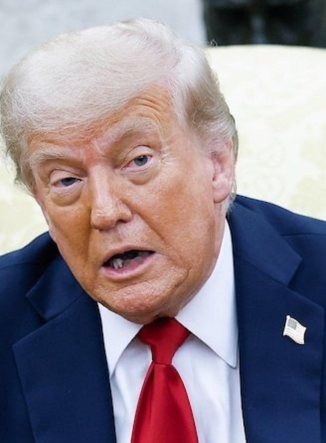 快讯！快讯！。
美国前总统特朗普突然发文抨击拜登。
10月30日晚的这条贴子用词