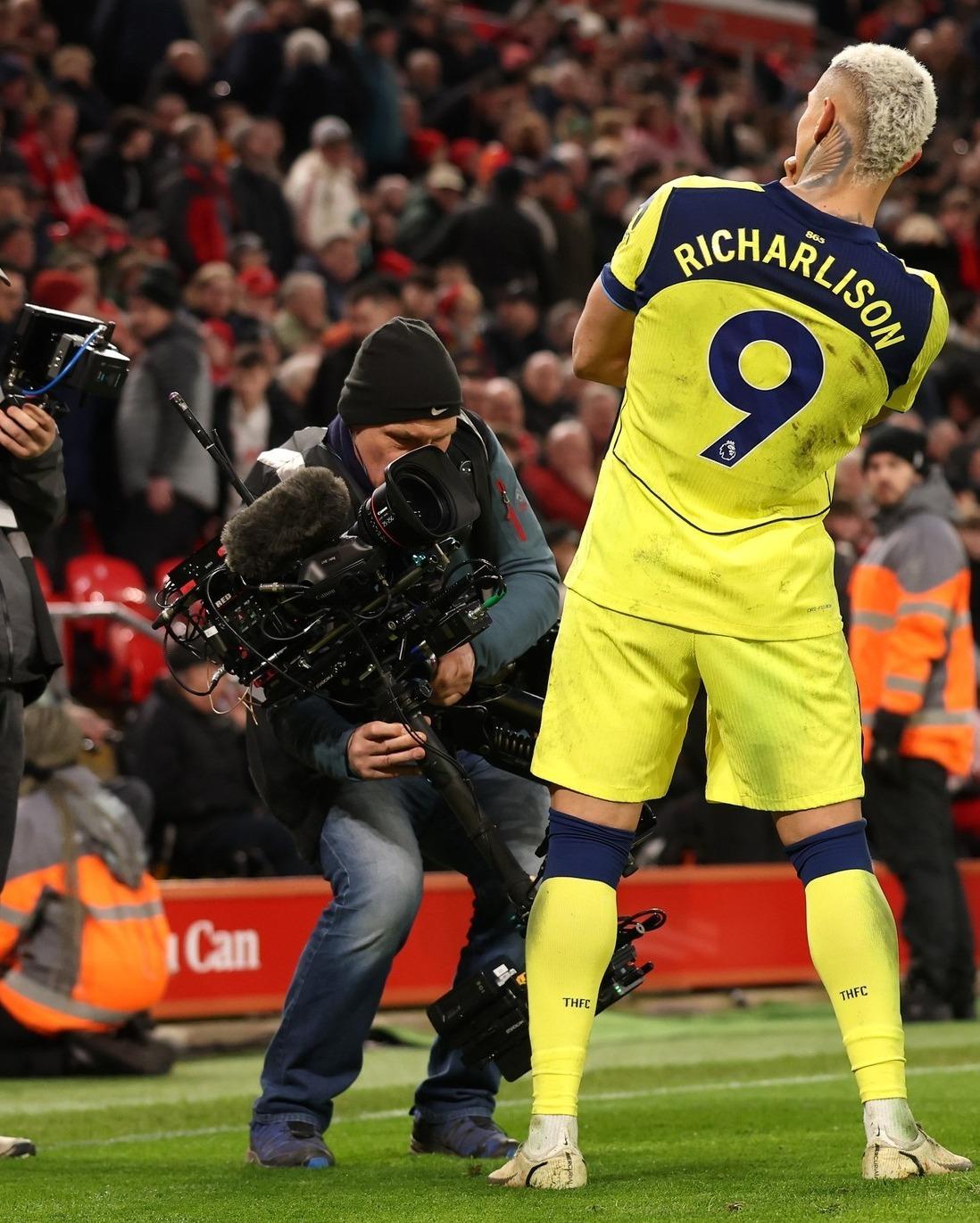 理查利森的进球，帮助热刺绝平了利物浦。这场比赛，理查利森还错过了三个机会，他的能