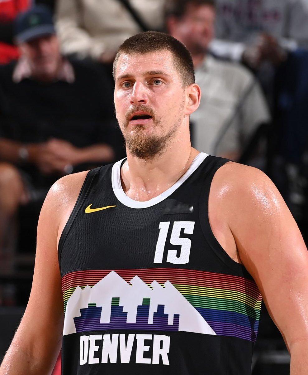 这赛季至今的约基奇，当之无愧MVP第一！！！——场均出战34.2分钟——交出28