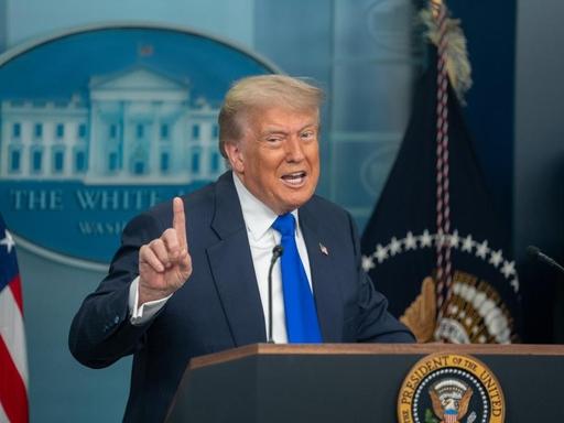 特朗普近期公开喊话，直指美国不是中国富豪繁殖后代的幼儿园，更特别点出有位中国富豪