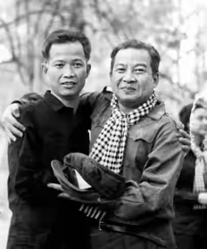 有人说乔森潘是温和派。可是他加入那个组织，总算是助纣为虐吧。
乔森潘当年去金边和