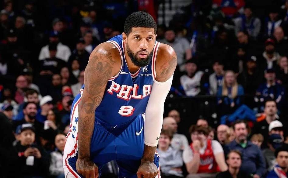 据NBA名记Shams报道，76人前锋保罗·乔治因违反联盟禁药政策，将被禁赛25