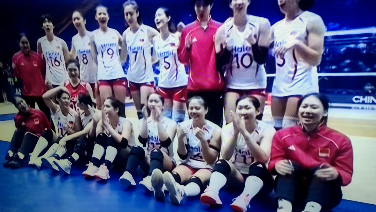 恭喜中国女排以全胜战绩昂首挺进八强！
       北京时间8月26日19:30
