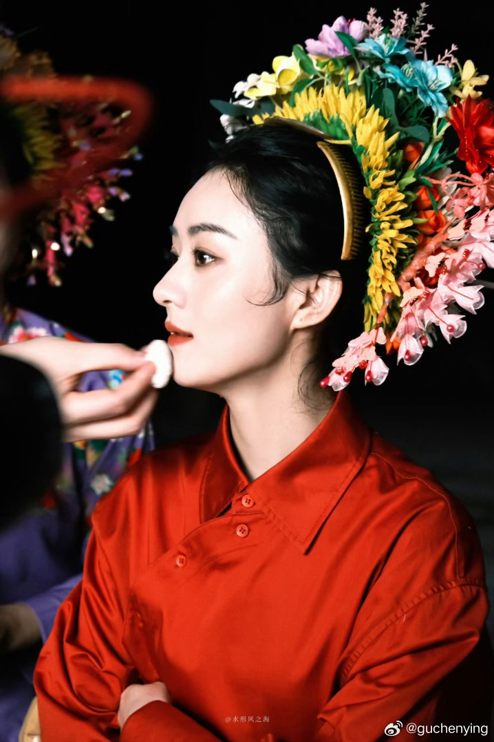 赵丽颖簪花 一个人带火一座城 好牛 国民度好高 