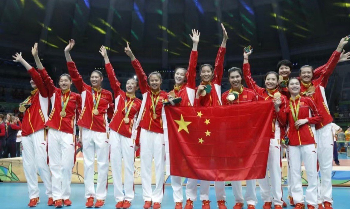 #中国女排 永远不缺重来的勇气#在中国女排的征途中，每一滴汗水都闪耀着不屈的光芒