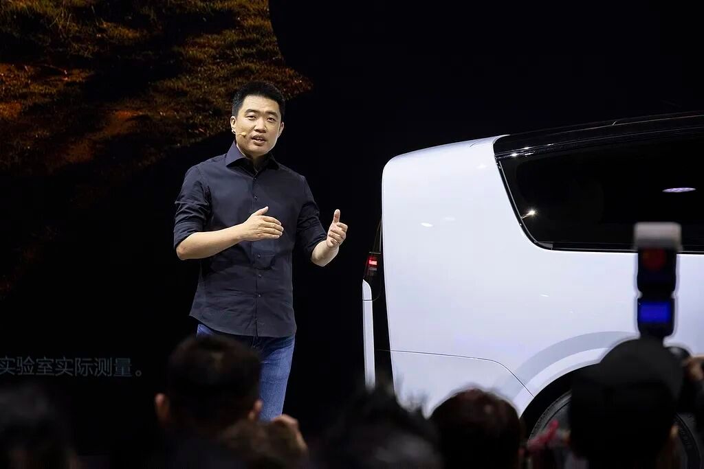 理想汽车回归增程基本盘  日前，36氪汽车发布题为《L9上猛料，理想要打增程翻身