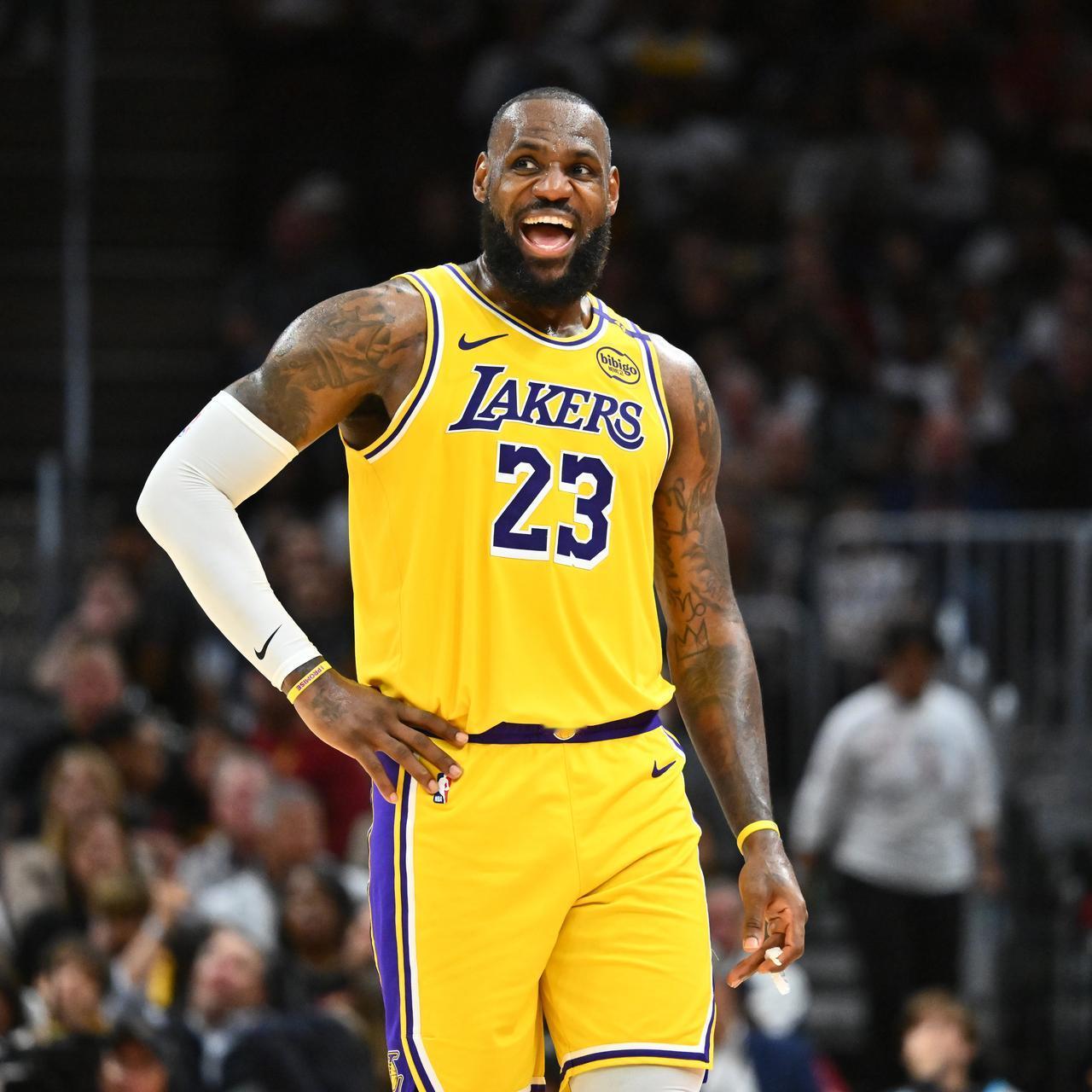 终于明白湖人为何还安排詹姆斯出战常规赛收官战，这一次绝非为了他的个人数据，而是完