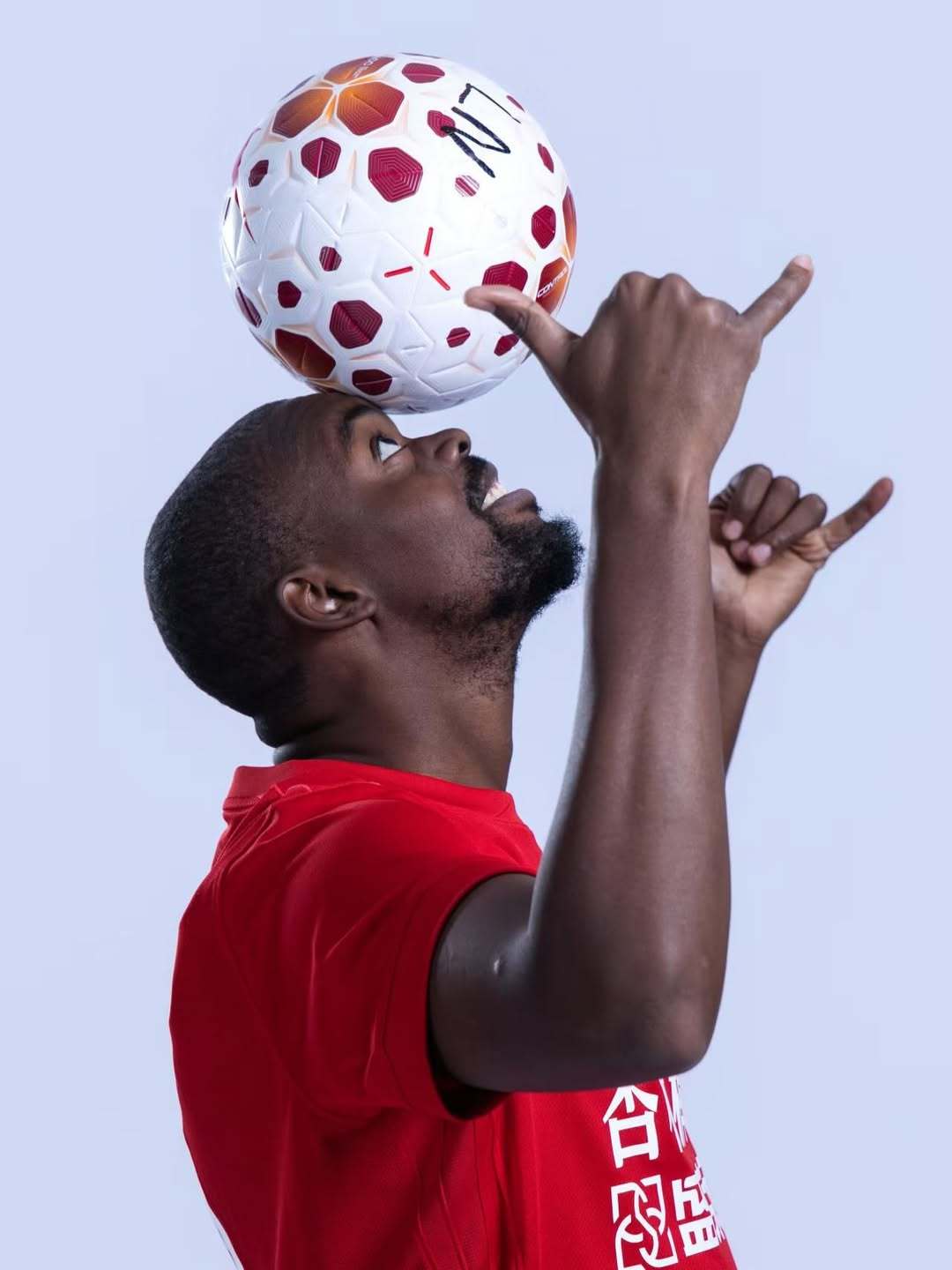 姆本扎更新定妆照，这家伙真没少瘦。辽宁铁人