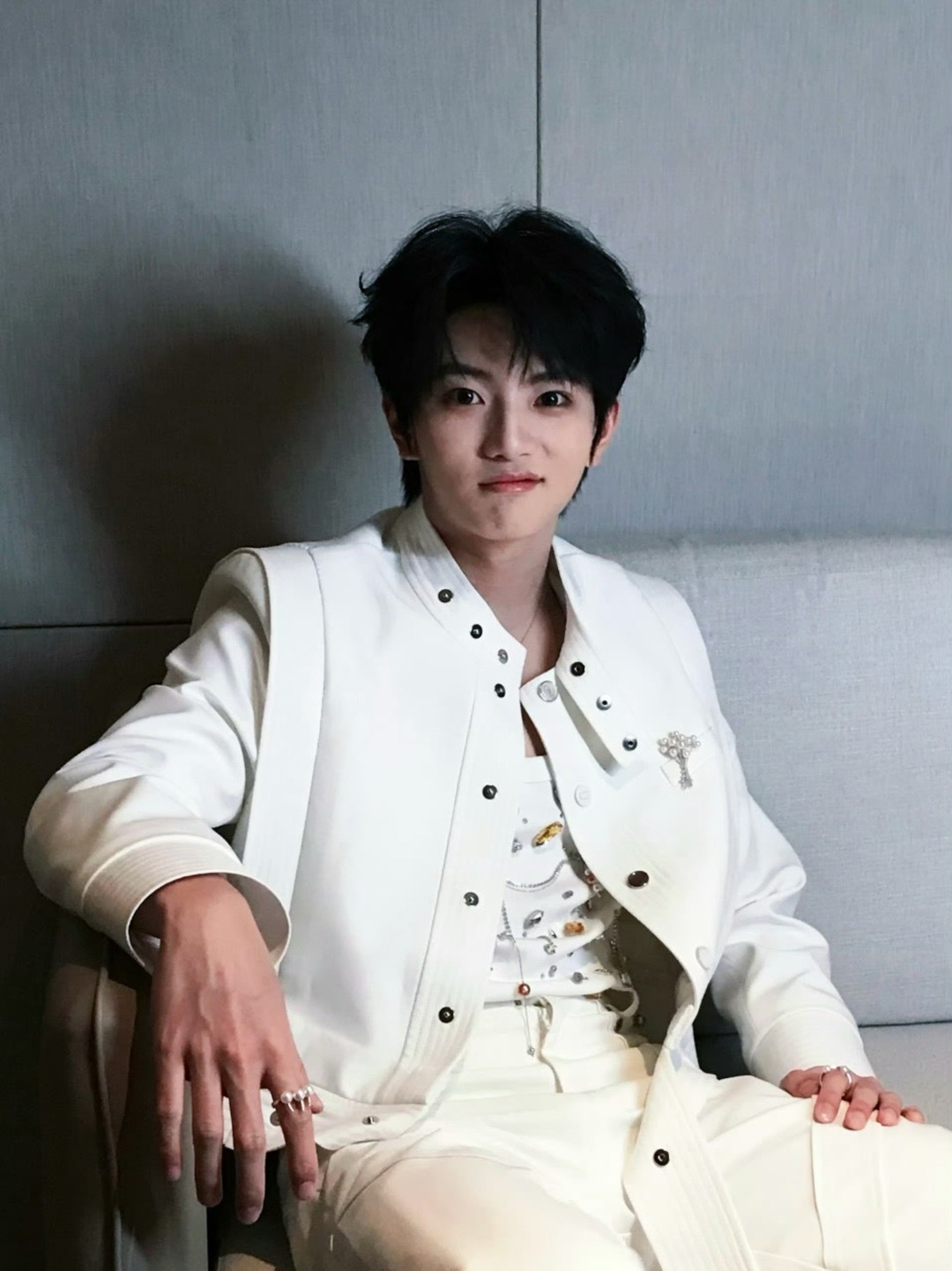 穆祉丞怼眼自拍穆祉丞近距离怼脸暴击！清澈眼神直戳心巴，这谁能顶得住！穆祉丞歪嘴一