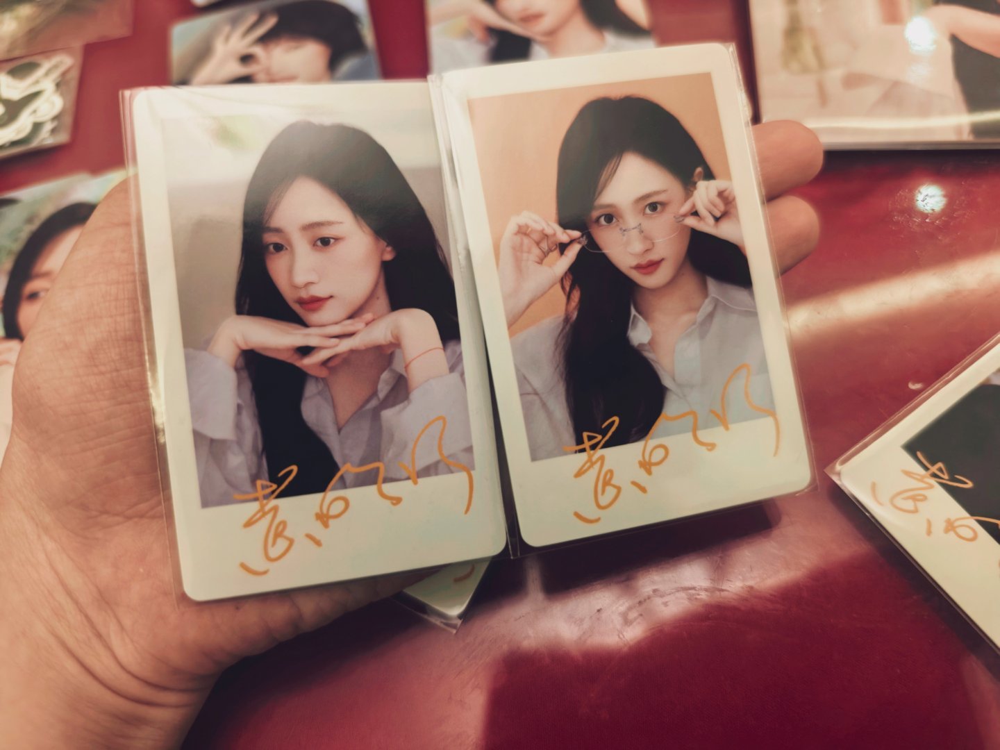 黄婷婷tt51品牌代言人黄婷婷 收到了谢谢金主妈咪，黄婷婷拍立得金签太美了