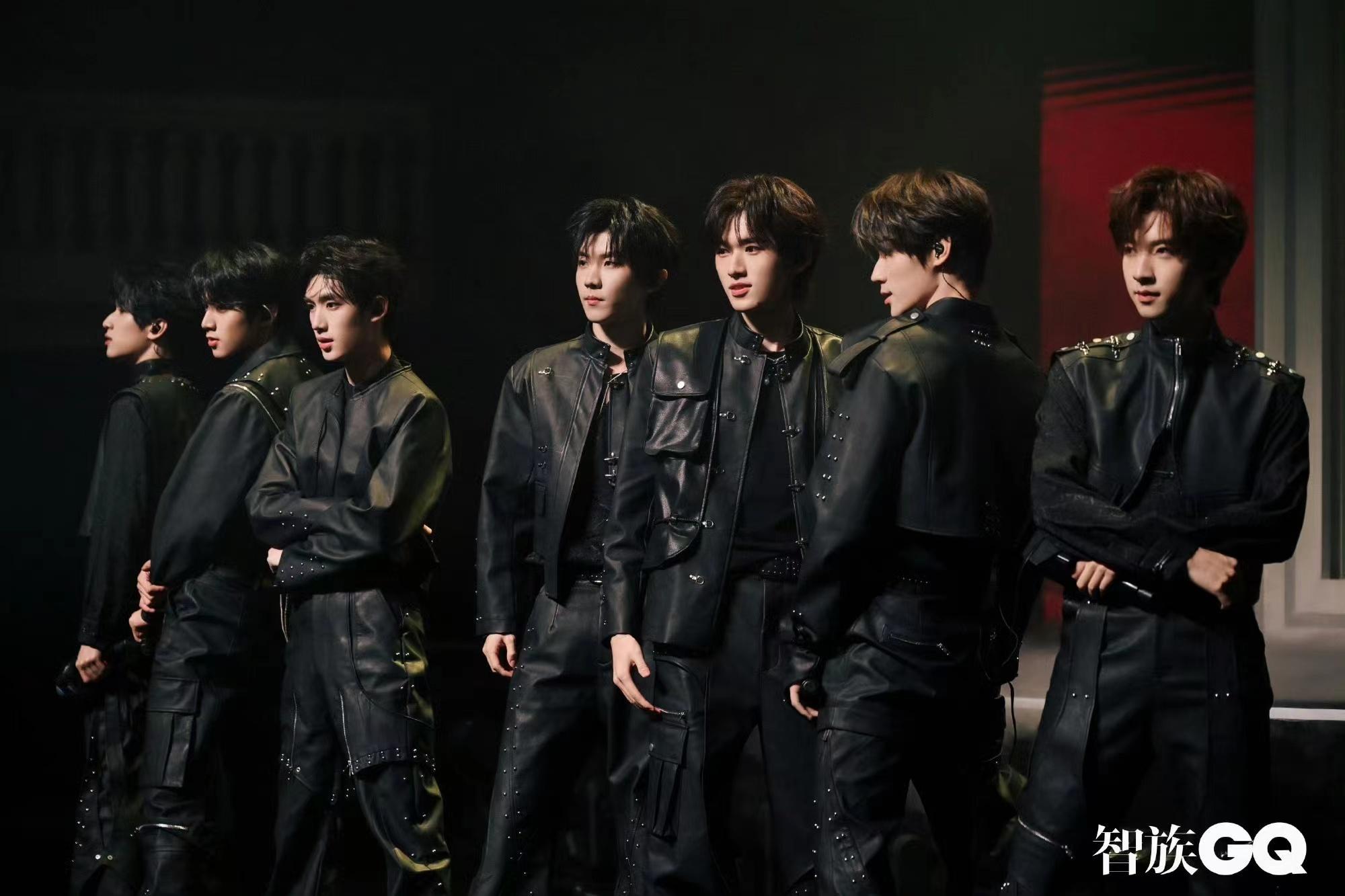 #时代少年团gq合照##时代少年团GQ侧拍#时代少年团gq合照，[哇][哇][哇