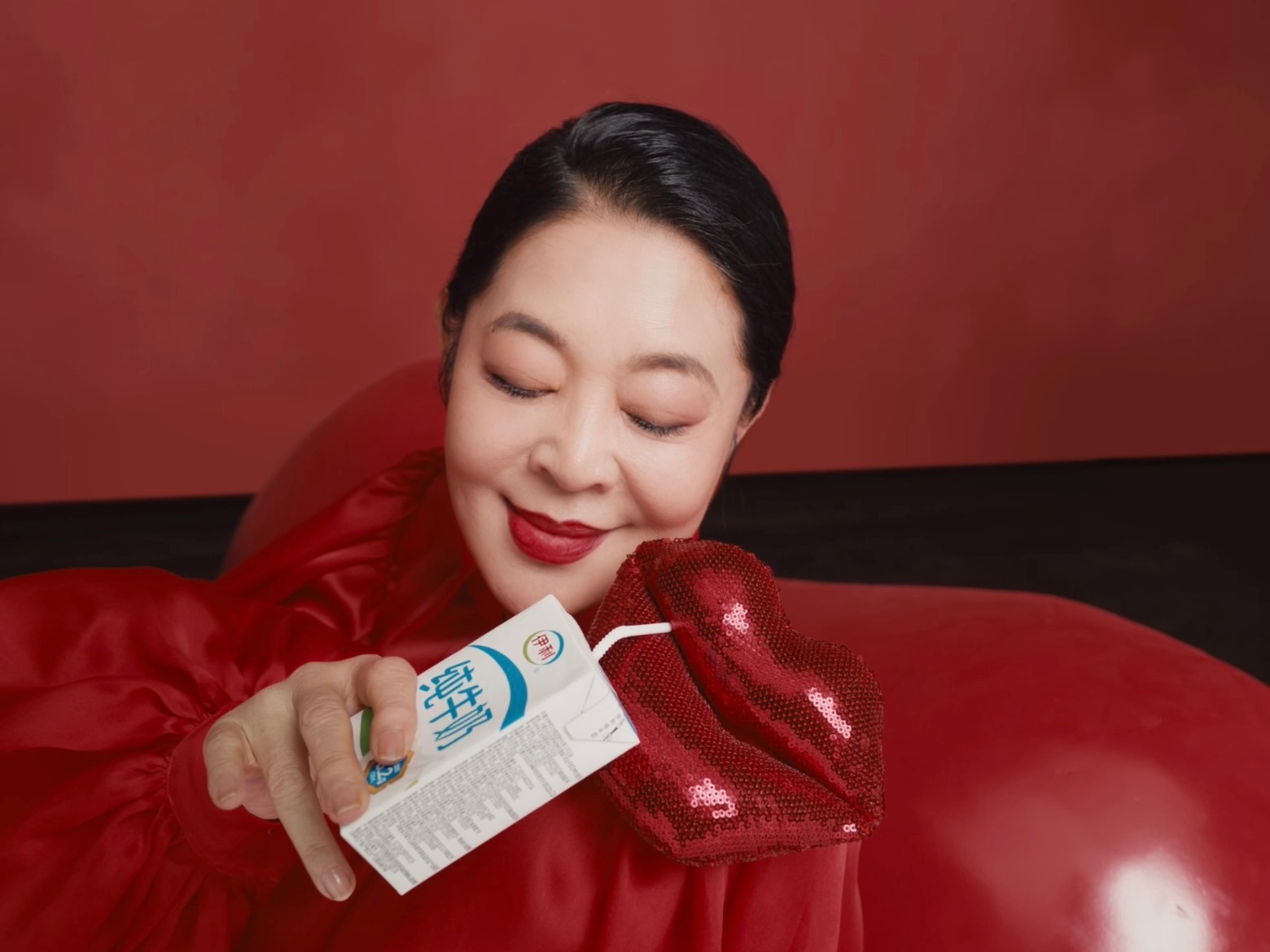 不得不说，倪萍老师在伊利母亲节视频里的表现堪称完美。嘴替发言句句戳心，形象气质满