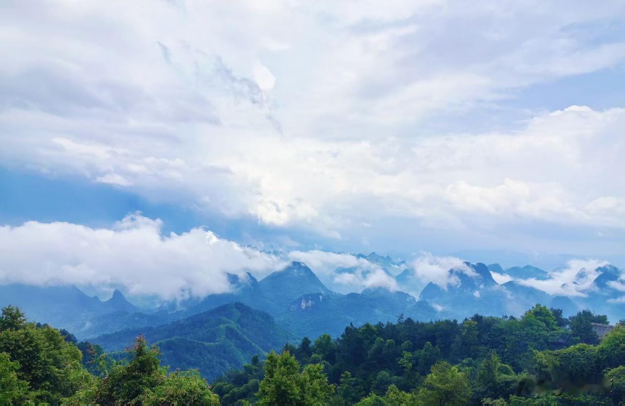 人+山=仙   人+谷=俗

看到的都是问题，那是你的高度不够，为鸡毛蒜皮的小事