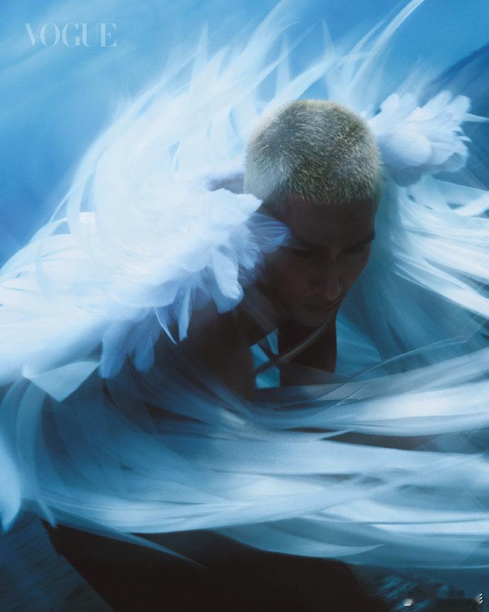 VOGUE好爱米卡 本以为米卡在国内时尚圈的认可度已经很能打了，没想到他和海外V