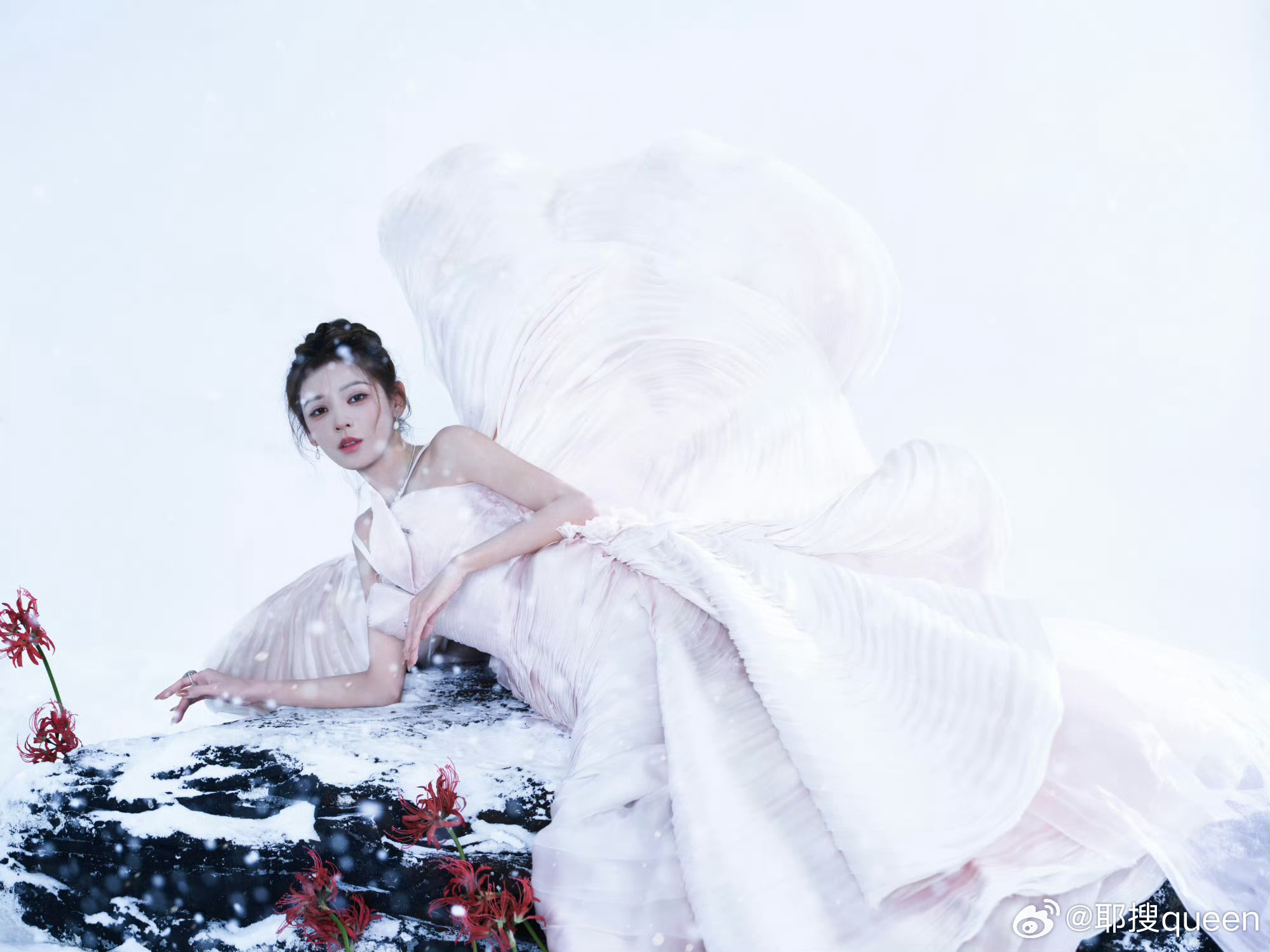 美神降临，予曦直接美进我心上！清冷又灵动，像从雪境里走出来的仙女儿，姐姐😘 ​
