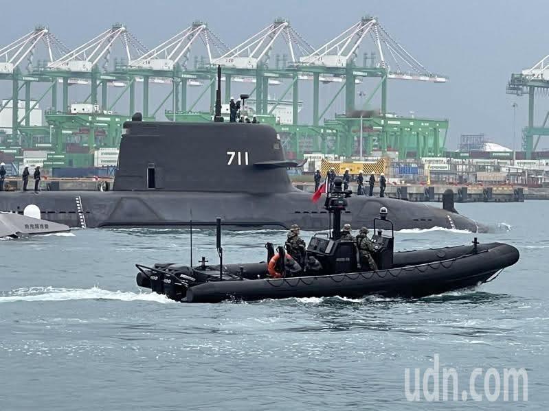 大家知道为什么“海昆”号一直做不好吗？因为从姓名学来看，“昆”字在水里，就是“混