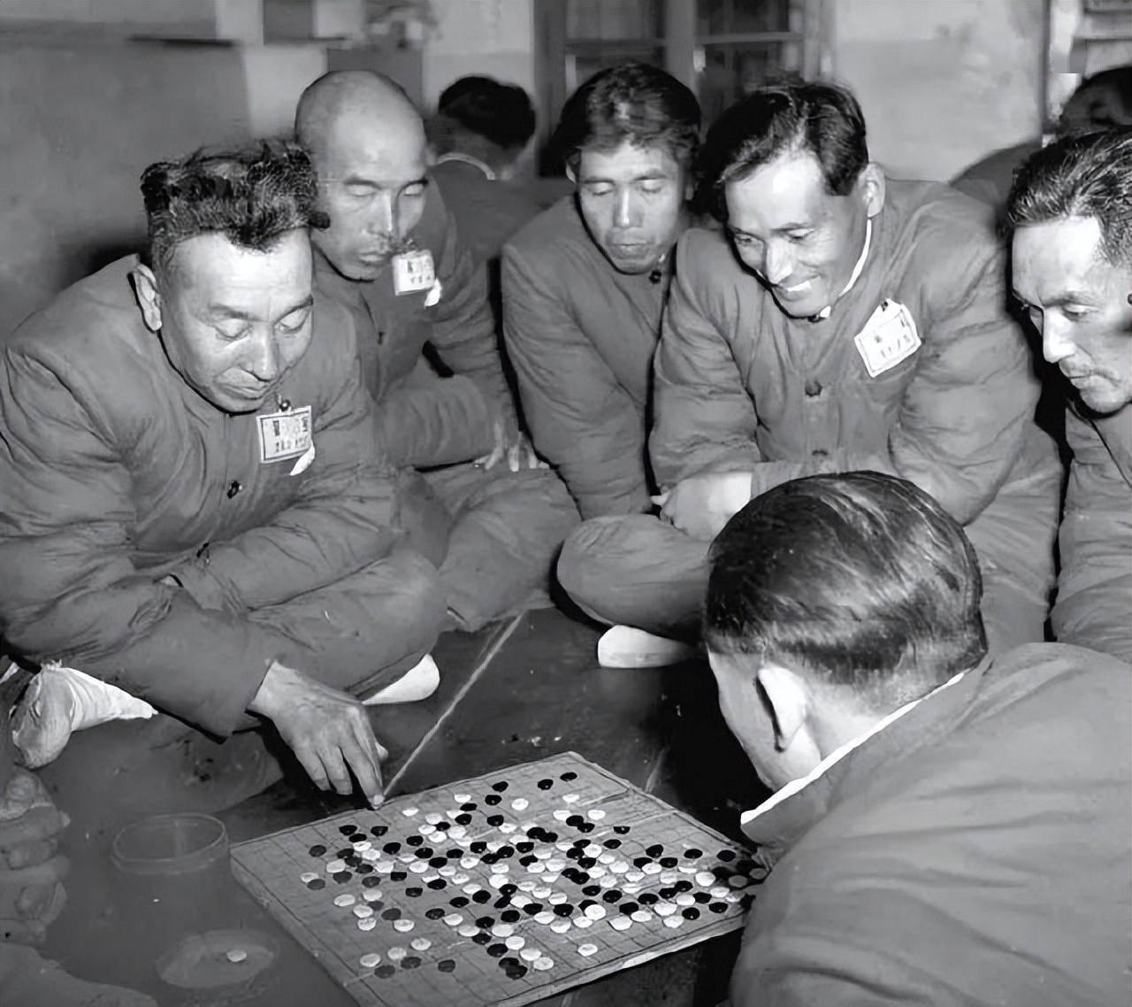 功德林内，一国民党中将竟然说：秋收起义是我和毛主席领导的。
 
说这话的人是原国