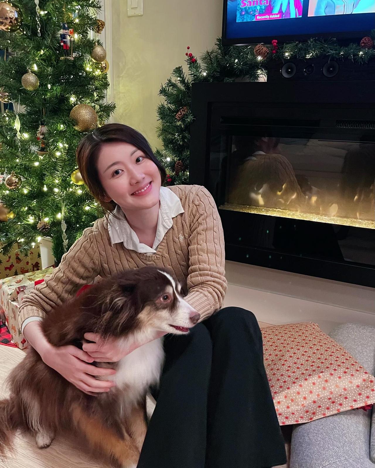 她曾经是选美比赛冠军，在香港TVB拍了很多年电视剧，演技还是挺厉害，可惜一直都没