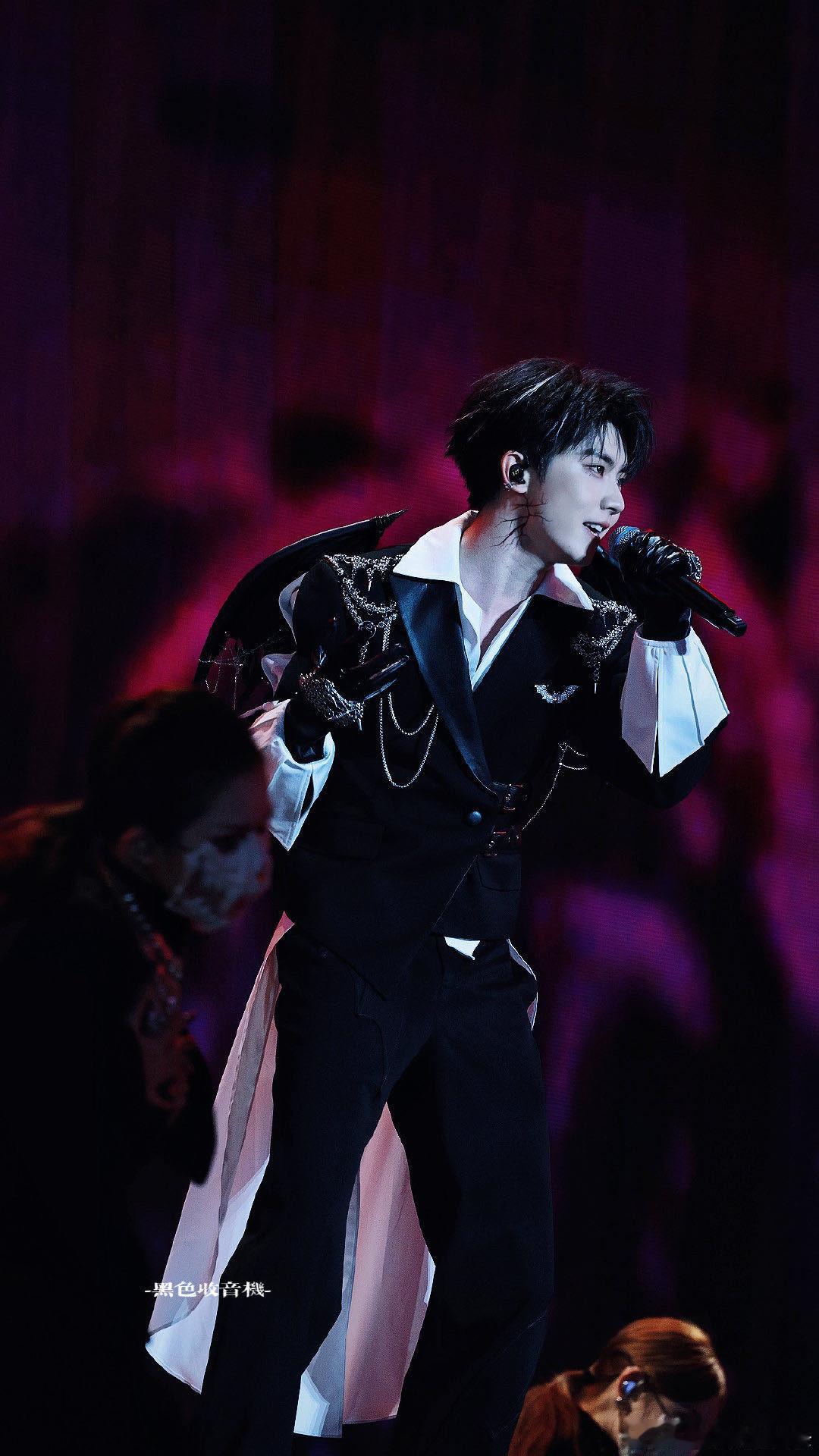 马嘉祺修音响来了 马嘉祺的 vocal 一出来直接让人耳朵怀孕！高音部分唱得那么