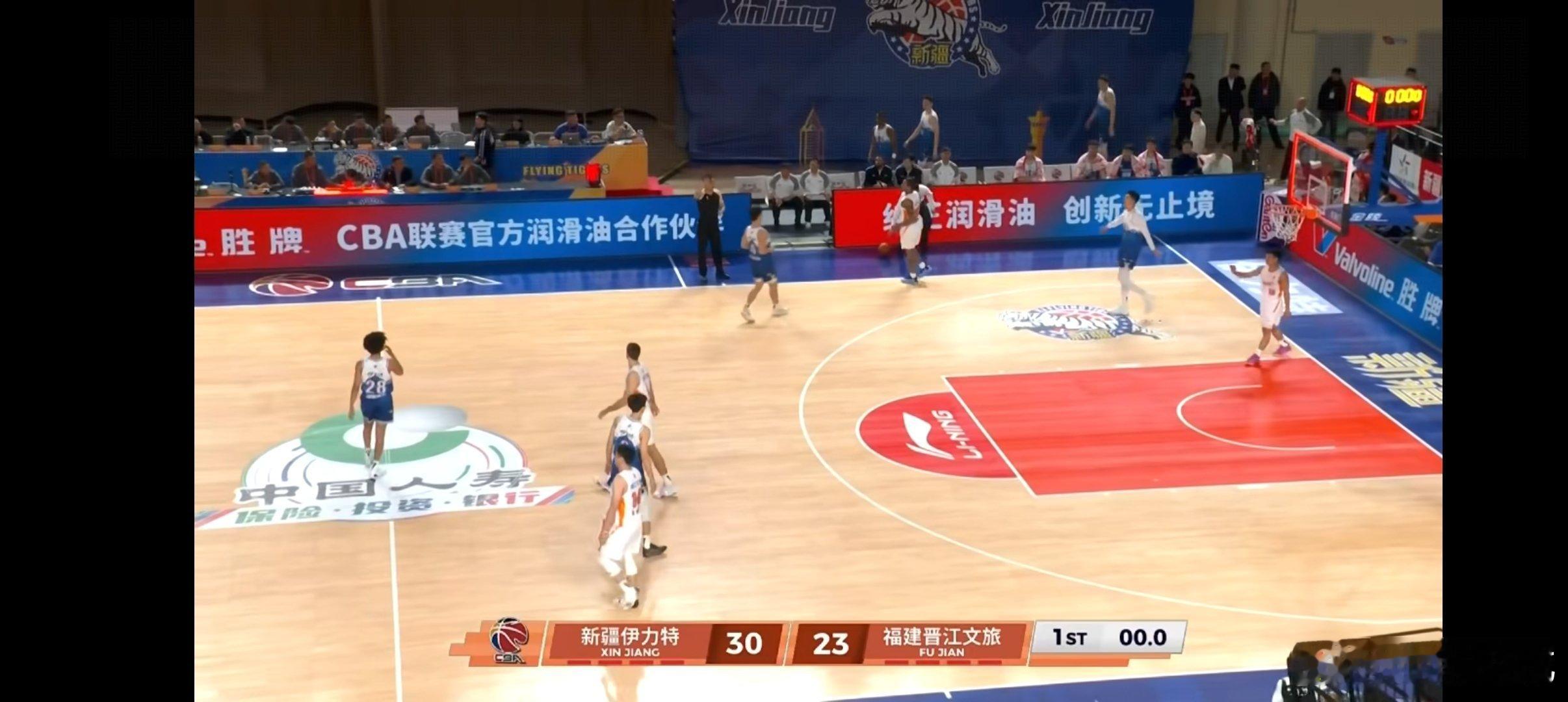 首节战罢，新疆广汇 30-23 福建男篮，理查德森依靠罚篮得到一分。cba新疆男