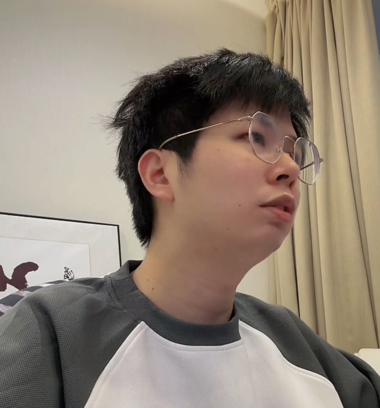 [哆啦A梦花心][哆啦A梦花心]刚刚久哲开直播说DYG新教练月光也在考虑中，不选