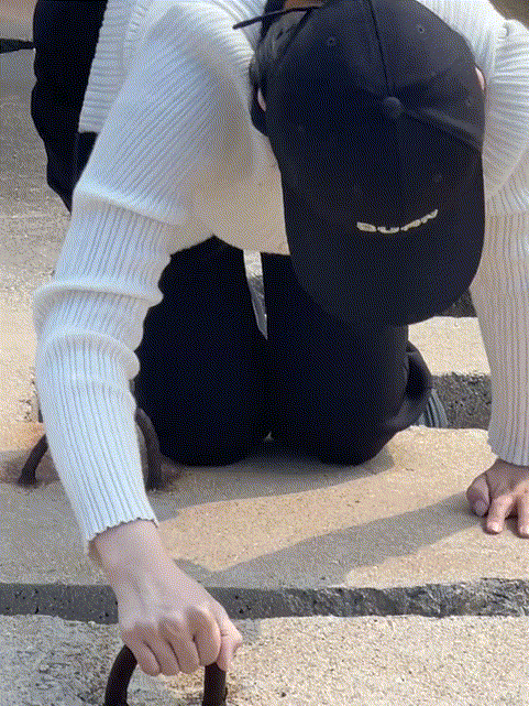 不建议戴帽子，这样会在攀爬过程中遮挡路线，有一定危险[得意]